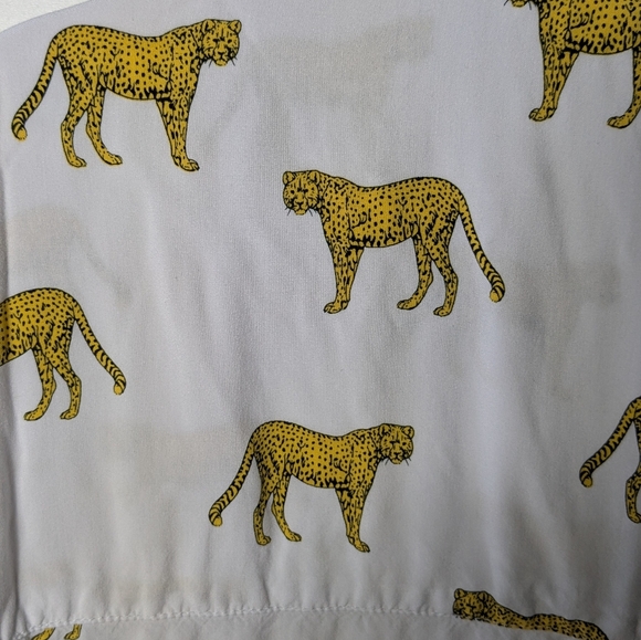 Jane & Delancey Cheetah Animal Print White Yellow Button Down Shirt Large - Picture 4 of 9